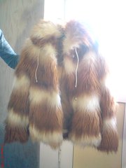 Продам полушубок из искуственного меха, очень красивый, недорого.