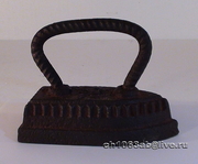 Утюг чугунный первая половина ХХ века Вес: 4кг. Размеры: 190х80х145мм 