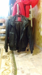 Продам зимнюю и демисезонную куртки, зимнюю шапку(крым)